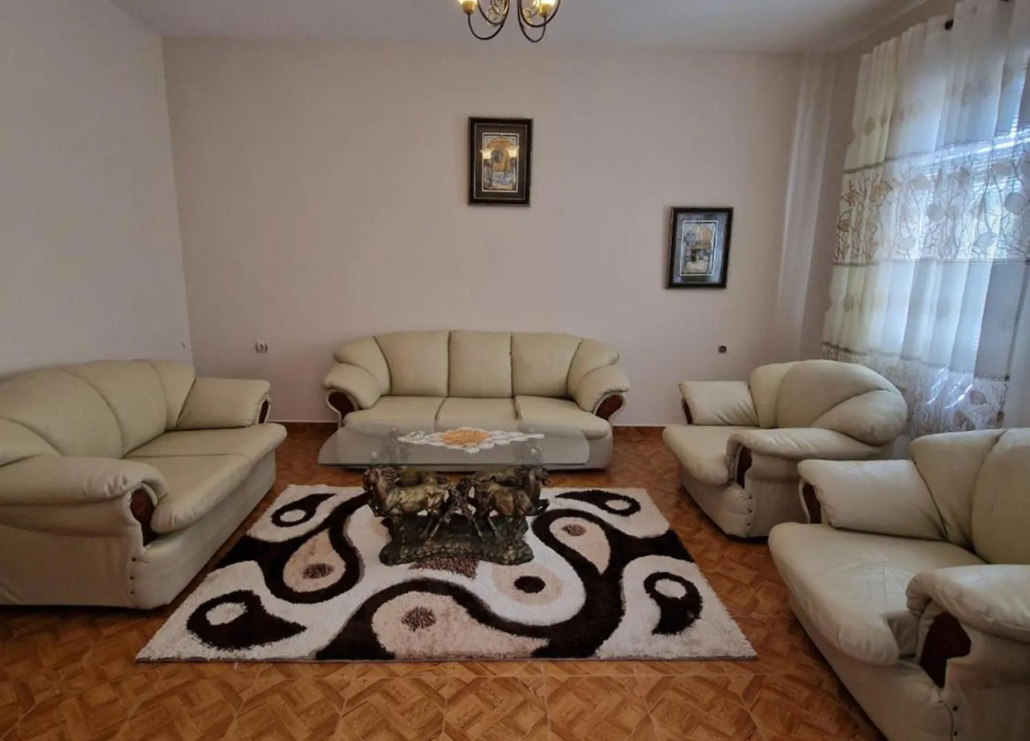 The Koplik Guesthouse 0*,  Albânia